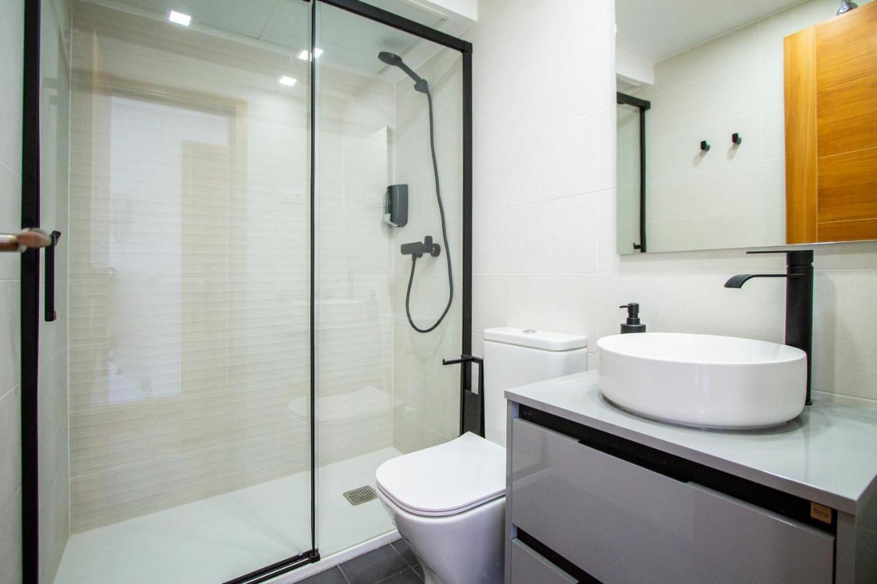 Apartamentos Castilla Luz Business Madrid Exterior photo